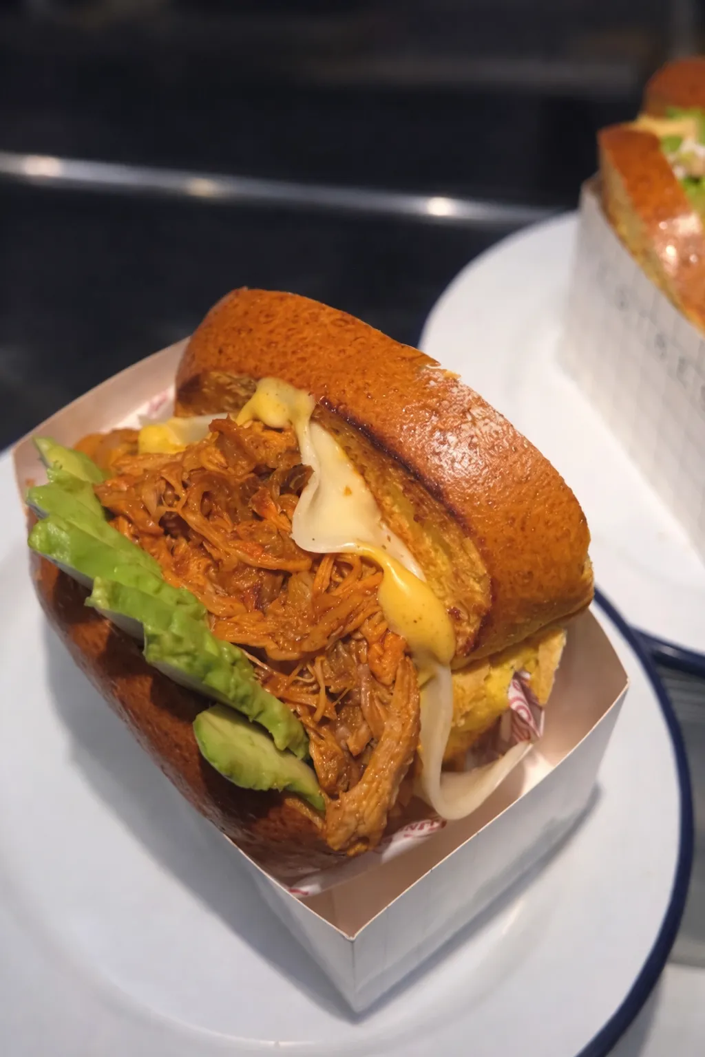 Brioche de cochinita pibil en detalle