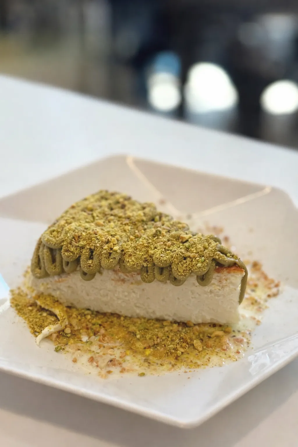 Tarta de queso con pistacho y chocolate blanco